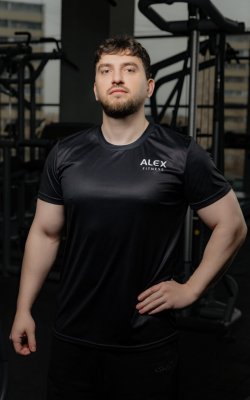 Инструктор тренажерного зала Журату Евгений