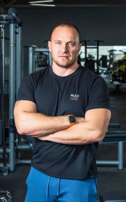 Инструктор тренажерного зала Колесник Игорь