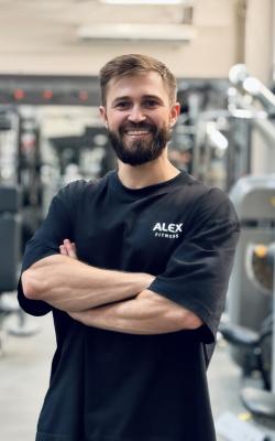 Инструктор групповых программ Олейников Сергей