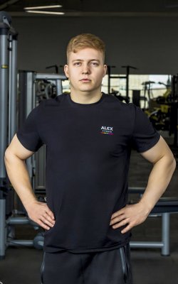 Инструктор тренажерного зала Андреев Семён