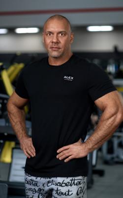 Инструктор тренажерного зала Карпов Руслан