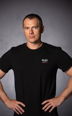 Инструктор тренажерного зала Лавренов Александр