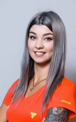 Инструктор групповых программ Марина Комарова